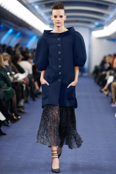 Look 18